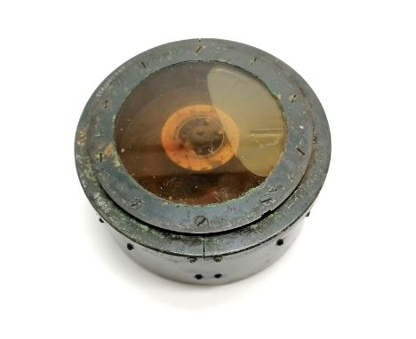 Air Ministry No. 806 compass with original paint finish - 16cm diameter x 7cm high ~ obvious wear &amp; damage