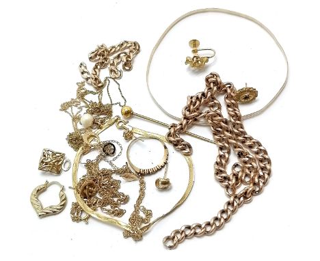 Qty of 9ct scrap gold jewellery inc pearl set pendant etc - total weight 23.5g - SOLD ON BEHALF OF THE NEW BREAST CANCER UNIT