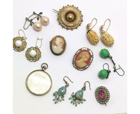 Qty of jewellery inc some antique, unmarked gold vegetable root hand carved drop earrings (5cm drop &amp; 8g total weight), h