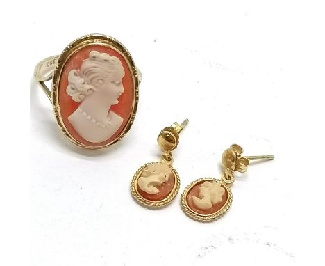 9ct gold marked ring with cameo portrait panel size P T/W a pair of 9ct cameo earrings 4.4g total weight