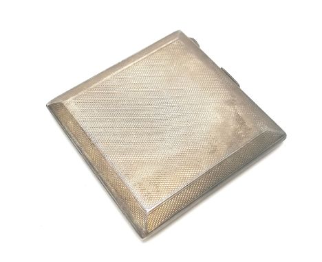Silver hallmarked engine turned compact 7cm x 7cm total weight 111g- Mirror as found and has slight dents 
