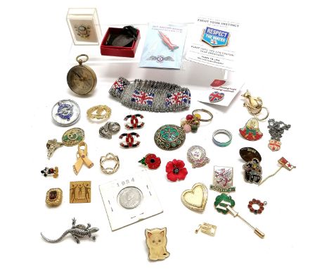 Qty of oddments inc Spikes stainless steel spinner ring, badges, compass, safety pin Union Jack bracelet etc - SOLD ON BEHALF