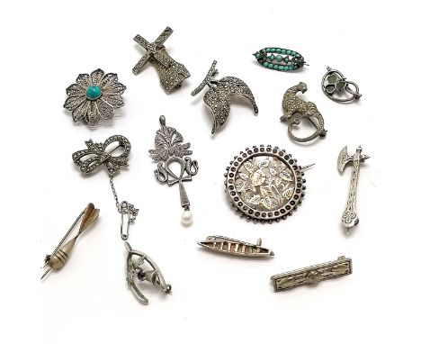 Qty of silver (some unmarked) brooches - Kit Heath, marcasite, antique silver and gold (repair to pin) etc &amp; ankh pearl p