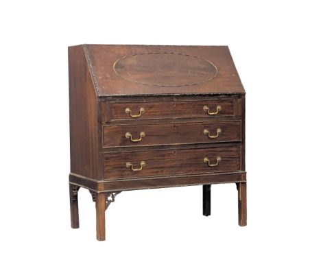 An Early 20th Century Chippendale Revival mahogany writing bureau. 92x45x105cm. 5