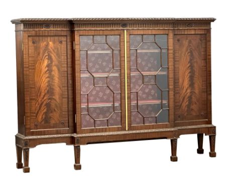 A large good quality Early 20th Century Chippendale Revival mahogany breakfront bookcase. 183x37x127.5cm