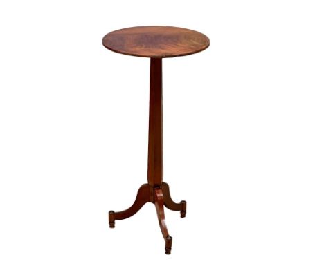 An Early 19th Century George III mahogany pedestal lamp table. Circa 1800. 76.5cm