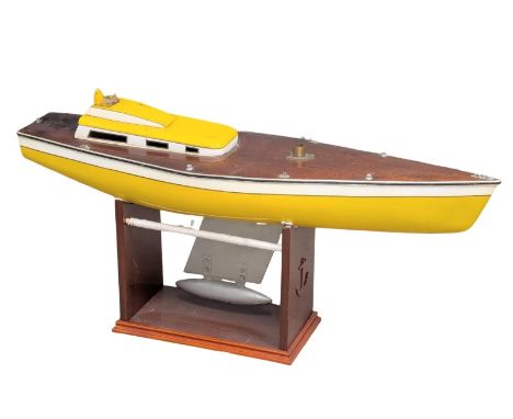A vintage motorised pond yacht. 115cm