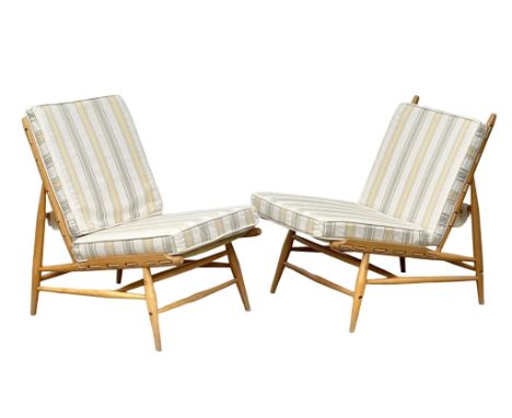 A pair of Ercol Mid Century blonde elm and beech easy chairs/lounge chairs. Model 427. 1950’s. (1)