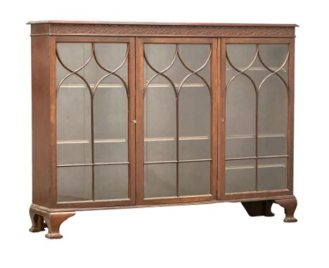 An Early 20th Century Chippendale Revival mahogany bookcase, with astragal glazed doors and adjustable shelves. 137.5x30x103.