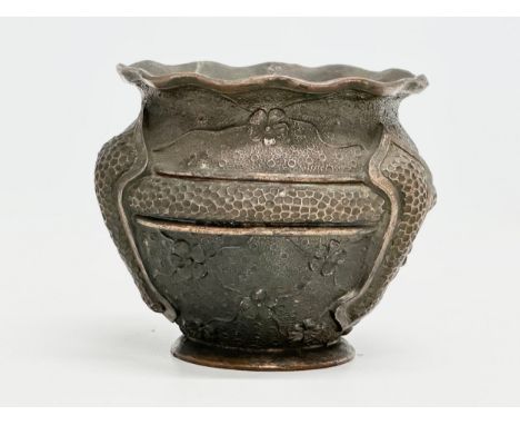 A vintage Chinese bronze pot. 12x10cm.