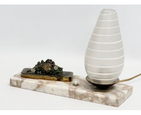 A 1930’s Art Deco desktop lamp on marble base. 25x9x19cm