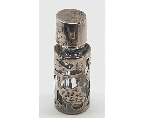 White metal vintage scent bottle, weight 14.3g and 4cm tall 