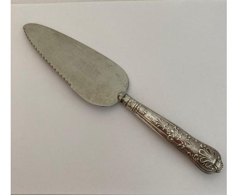 Vintage silver handled 1970's cake/pie slice. King pattern with clear hallmark for Sheffield silver. 