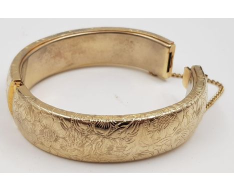 A vintage Rolle-Gold Bangle with floral design. 39g. 