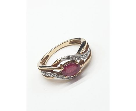 9ct yellow gold diamond and ruby cluster twist ring - size I. Weight 2.5g. 