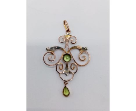Edwardian peridot and seed pearl pendant set in 9ct gold weight 2.5g 