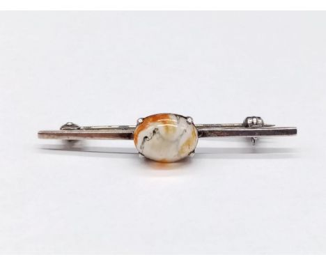 A Vintage Agate Silver Brooch. 3.2g 