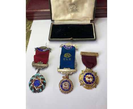 Vintage selection of Silver MASONIC MEDALS and ribbons.  Oak Leaf Lodge having original presentation case. 