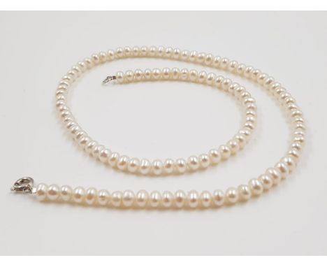 A ladies Bahrain pearl necklace. 12.3g total weight and length 38cm. 