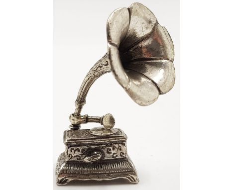 A Vintage Silver Miniature Gramophone. 4.5 cm 15.6g