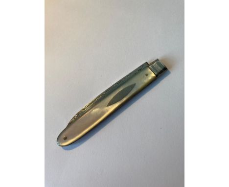 Antique Silver Bladed Georgian Hallmarked FRUIT KNIFE, having mother of Pearl handle with Silver Cartouche.  Attractive desig