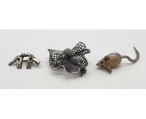 3x vintage silver brooches, weight 15.9g total 