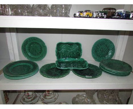 14 green 'leaf' plates, some a/f