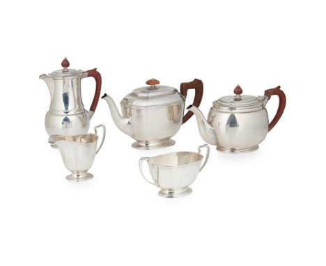 A matched 1930s three-piece tea service William Suckling Ltd, Birmingham 1931/2, comprising a teapot, twin-handled sugar basi