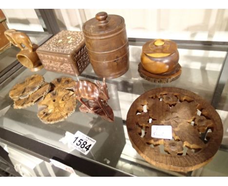 Shelf of mixed treen 