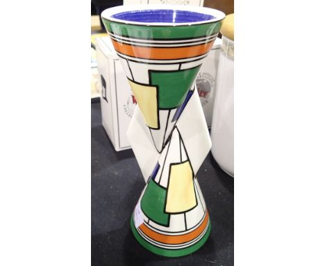 Wedgwood Clarice Cliff YoYo vase H: 21 cm