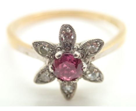 18ct gold ruby and diamond flower ring size M 3.1g 