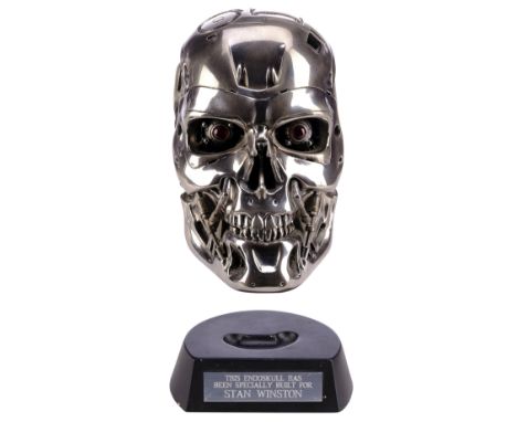 TERMINATOR 2: JUDGMENT DAY (1991) - Stan Winston's Personal Light-up T-800 Endoskull Crew GiftA light-up T-800 endoskull gift