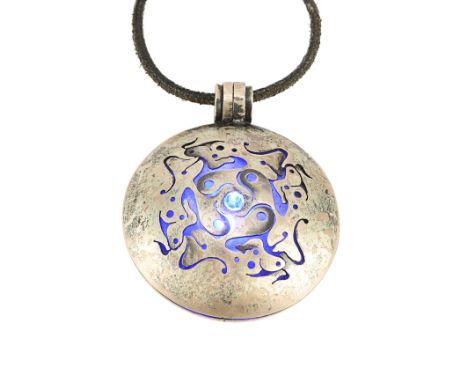 THE SARAH JANE ADVENTURES (T.V. SERIES, 2007 - 2011) - Hero Light-up Berserker PendantA hero light-up Berserker pendant from 
