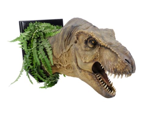 THE LOST WORLD: JURASSIC PARK (1997) - Tyrannosaurus Rex 1/5 Scale BustA tyrannosaurus rex 1/5 scale bust from Steven Spielbe