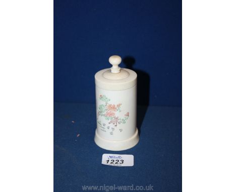 A Chinese ivory lidded Jar engraved with hen, chicks and calligraphy