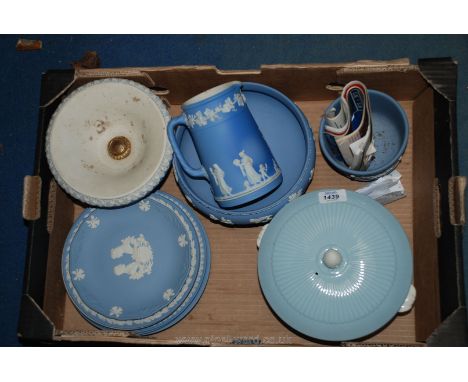 A quantity of light blue Wedgwood to include plates, bowls, jug, planter, lidded bowl, etc