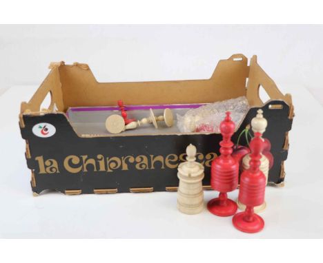 A 19th century carved bone chess set (A/F). 