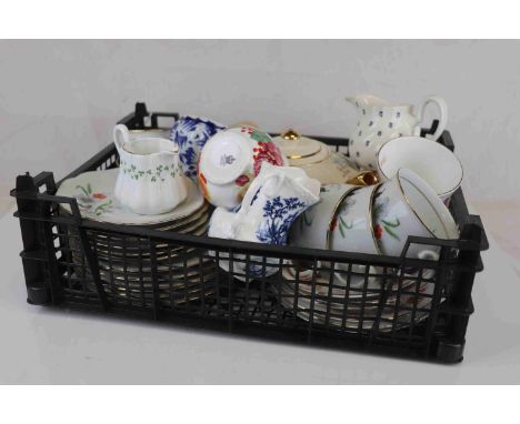 Selection of vintage chinaware, to include Queen Rose, Royal Tara, Royal Crown Derby etc 