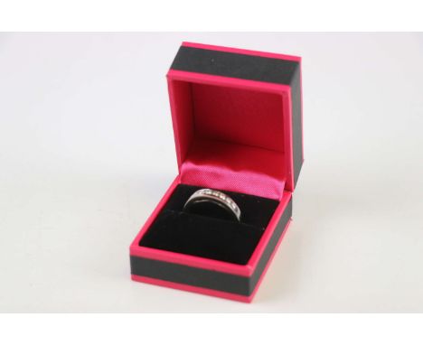 An 18ct white diamond half eternity ring size t/u 