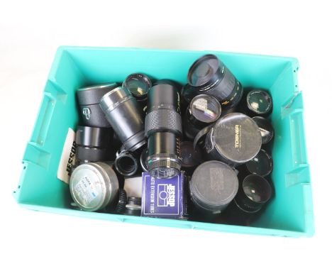 Large collection of vintage SLR camera lenses, to include telephoto and prime examples, makers include Sigma, Vivitar, Tamron