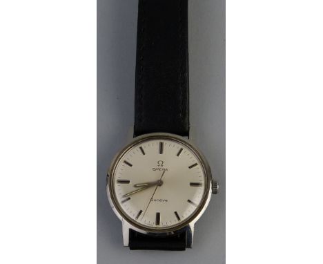 A gentleman's wristwatch by Omega, the automatic movement having champagne coloured circular dial with batons and centre swee