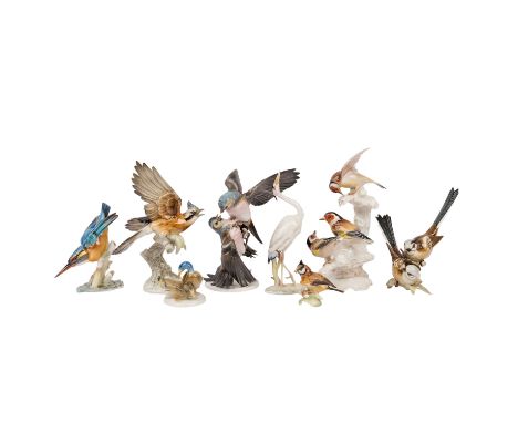 HUTSCHENREUTHER/ROSENTHAL 8-tlg. Konvolut Vogelfiguren, 1. und 2. Wahl, 20. Jh.: HUTSCHENREUTHER: Figurengruppe '3 Distelfink