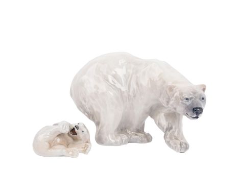 ROYAL COPENHAGEN 2 Eisbären, 1. Wahl, 20. Jh. Weißporzellan naturalistisch staffiert, Entwürfe von Knud Kyhn, 1 großer schrei