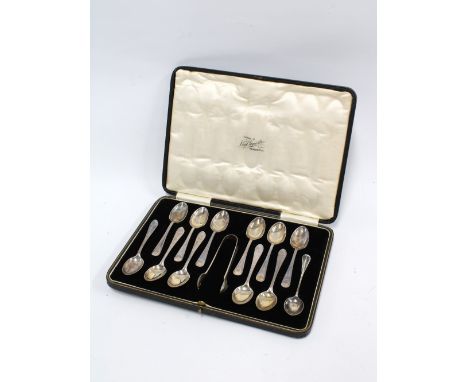 George V cased set of twelve silver teaspoons with matching sugar tongs, Sheffield 1927 