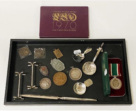 INTERESTING LOT INCL. HM SILVER KNIFE REST, SILVER TEA CADDY SPOON, WOMENS VOLUNTARY SERVICE METAL, PERPETUAL LETTER OPENER E