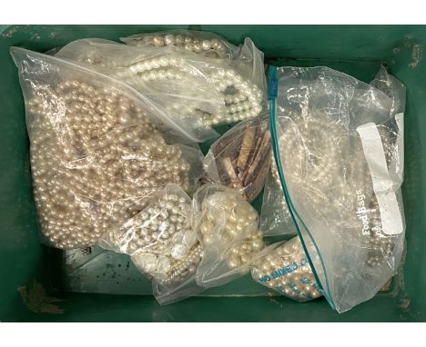 COLLECTION OF PEARL NECKLACES
