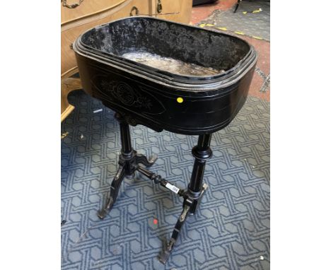 VICTORIAN PLANTER