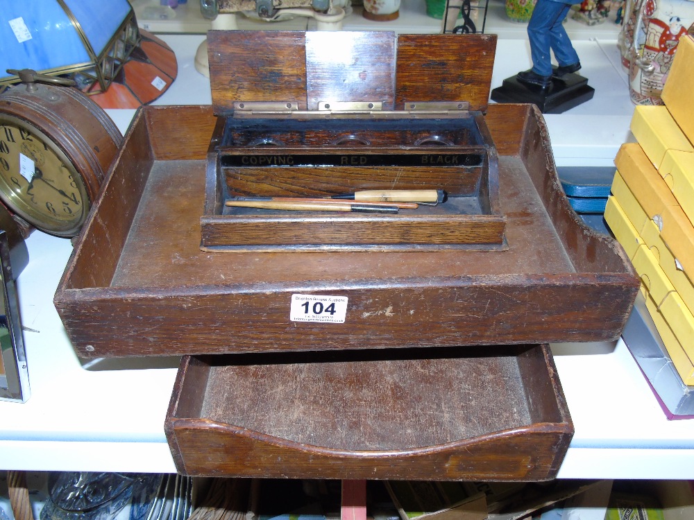 2 VINTAGE WOODEN FILING TRAYS & WOODEN DESK TIDY