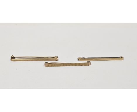 Two 9ct gold plain tie bars and another 9ct gold tie bar with engine turned decoration 6.9g total approx