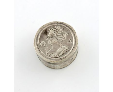 An early 18th century silver patch box, maker's mark partially worn, possibly H? London circa 1710, circular form, the pull-o